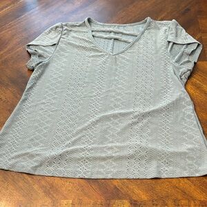 Amazon Women's Short Sleeve Top in Light Green